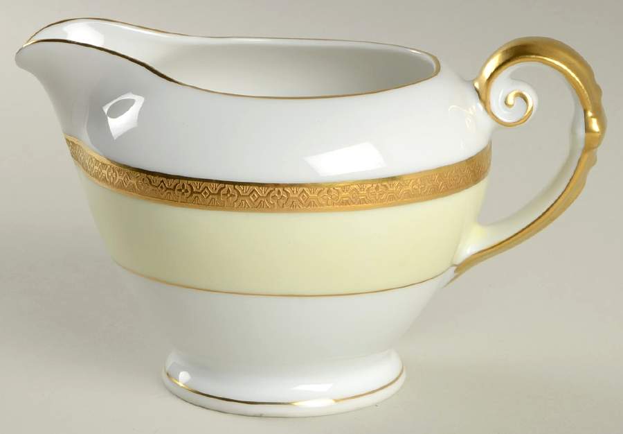 VIT23  Creamer by Victoria (Czech)-1
