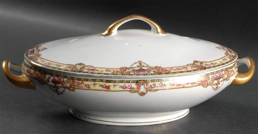 VIT24 Oval Covered Vegetable by Victoria (Czech)-1