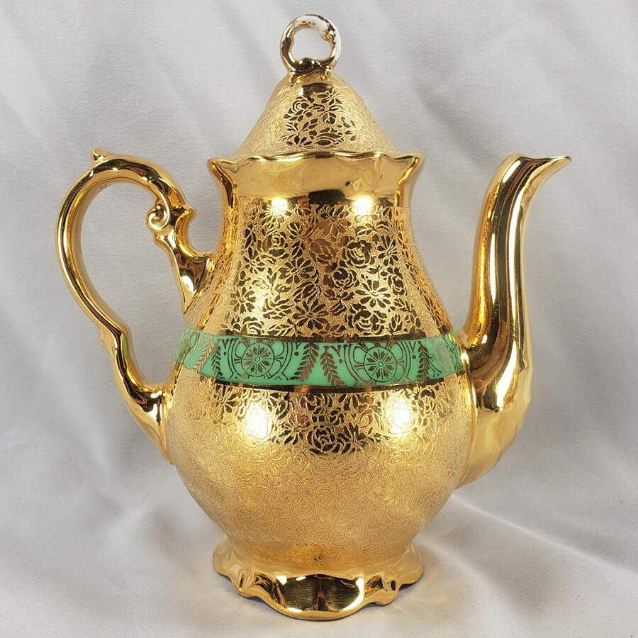 VIT26 (CZECHOSLOVAKIA) Teapot & Lid by Victoria (Czech)-1