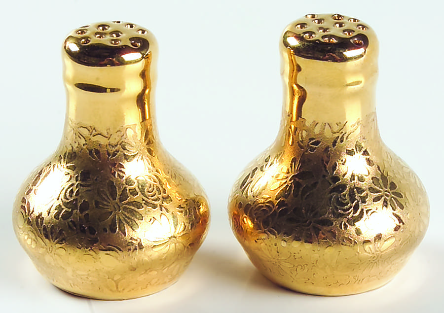VIT26 (CZECHOSLOVAKIA) Individual Salt & Pepper Set by Victoria (Czech)-1