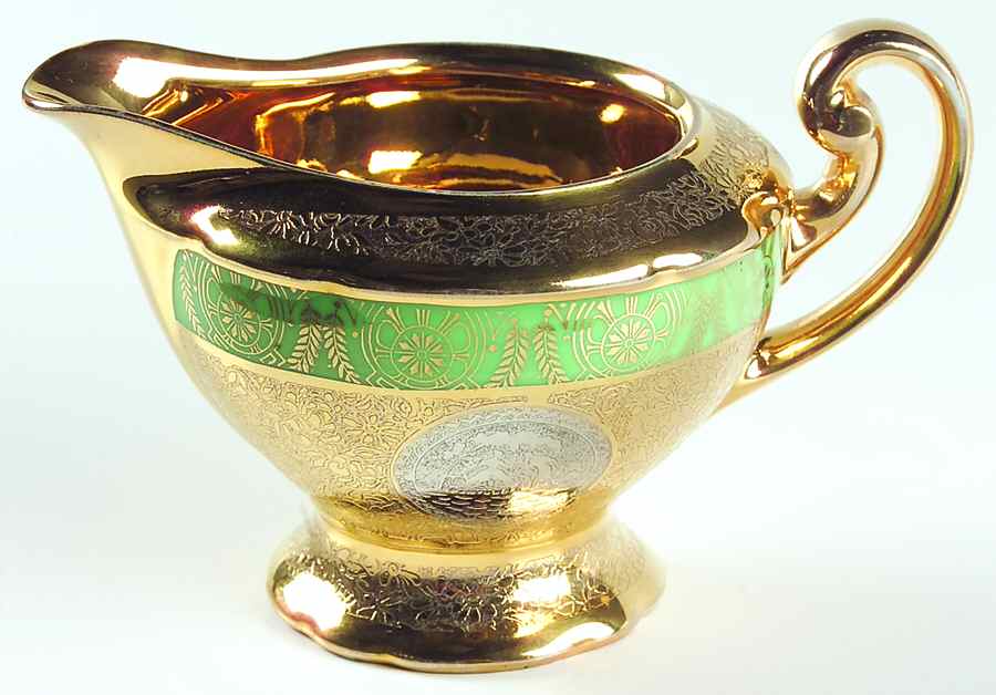 VIT26 (CZECHOSLOVAKIA) Creamer by Victoria (Czech)-1