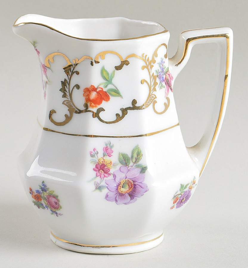 VIT3 Mini Creamer by Victoria (Czech)-1