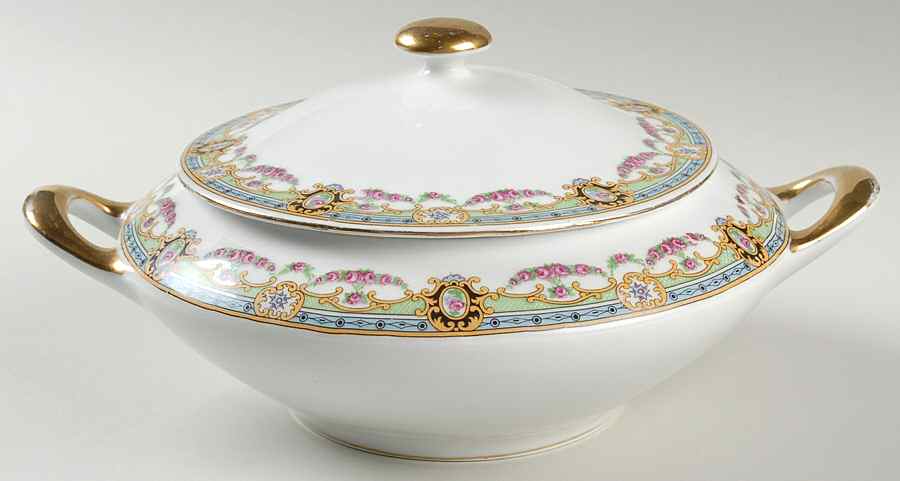 VIT34 Round Covered Vegetable by Victoria (Czech)-1