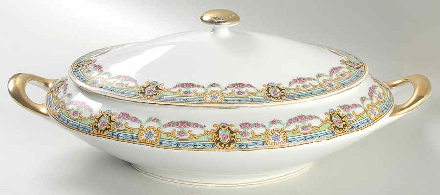 VIT34 Oval Covered Vegetable by Victoria (Czech)-1