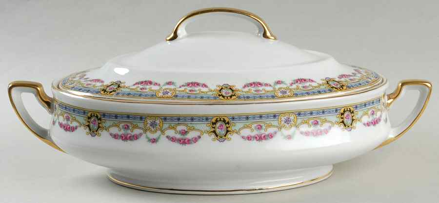 VIT34 Oval Covered Vegetable by Victoria (Czech)-1