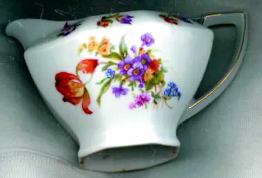 VIT42 Creamer by Victoria (Czech)-1