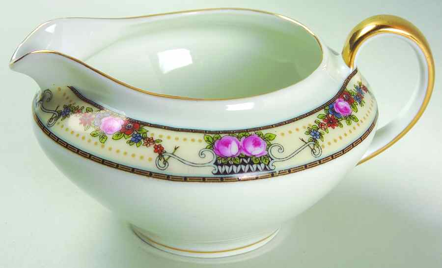 VIT43 Creamer by Victoria (Czech)-1