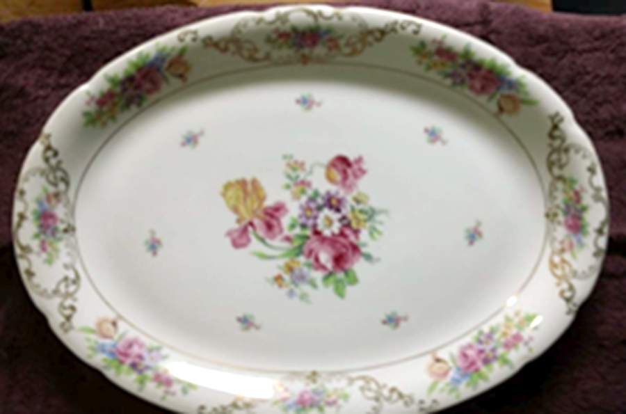 VIT46 15" Oval Serving Platter by Victoria (Czech)-1