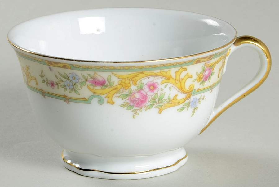 VIT54 Footed Cup by Victoria (Czech)-1