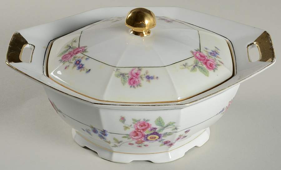 VIT55 Round Covered Vegetable by Victoria (Czech)-1