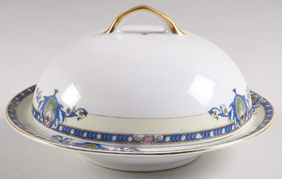 VIT60 Round Covered Butter with Strainer by Victoria (Czech)-1