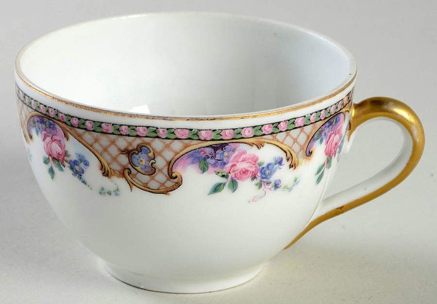 VIT66 Footed Cup by Victoria (Czech)-1
