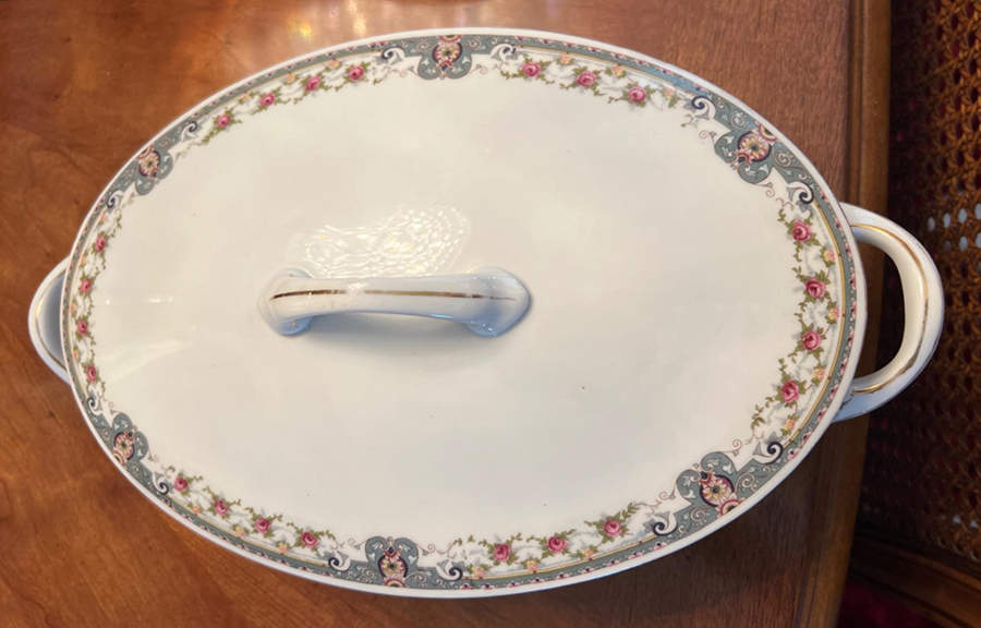 VIT69 Oval Covered Vegetable by Victoria (Czech)-1