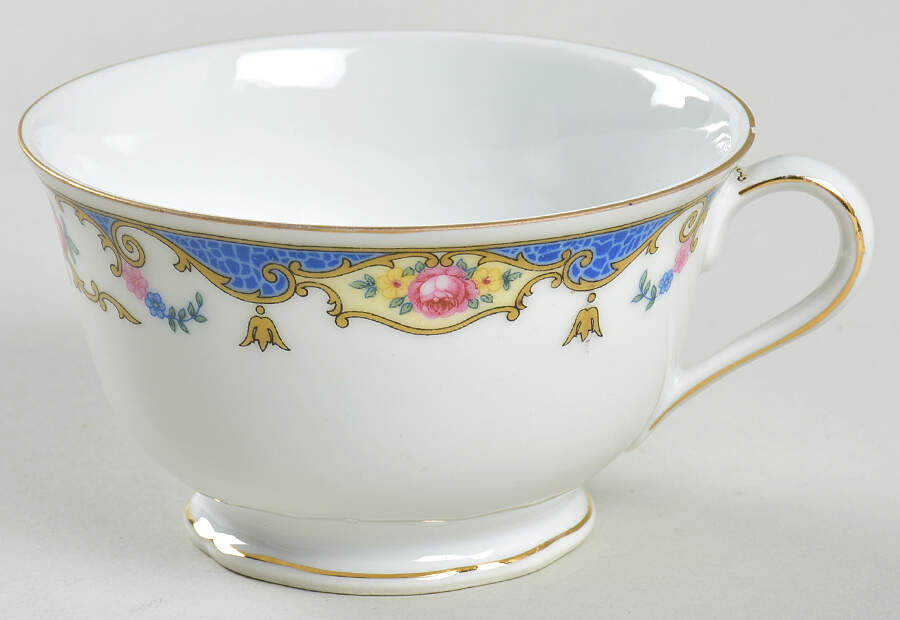 VIT76 Footed Cup by Victoria (Czech)-1