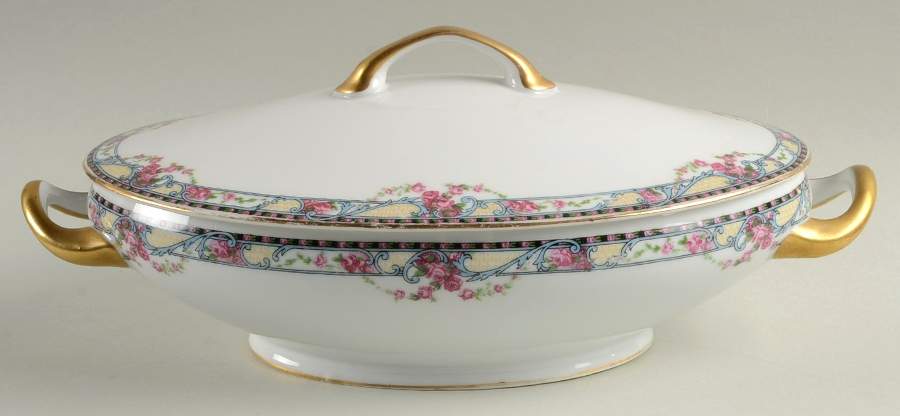 VIT82 Oval Covered Vegetable by Victoria (Czech)-1