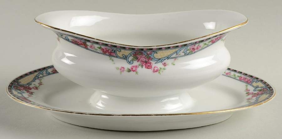 VIT82 Gravy Boat with Attached Underplate by Victoria (Czech)-1