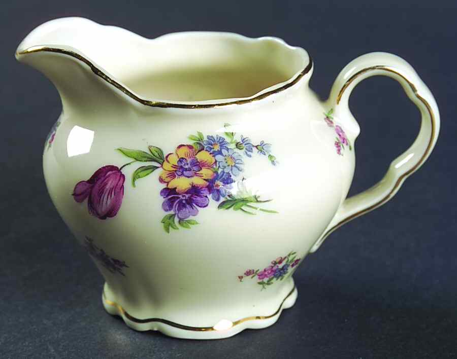 237 Mini Creamer by Victoria (Czech)-1