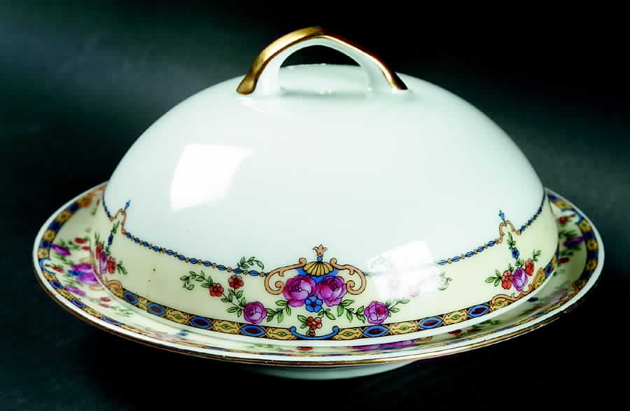 Warwick Round Covered Butter by Victoria (Czech)-1