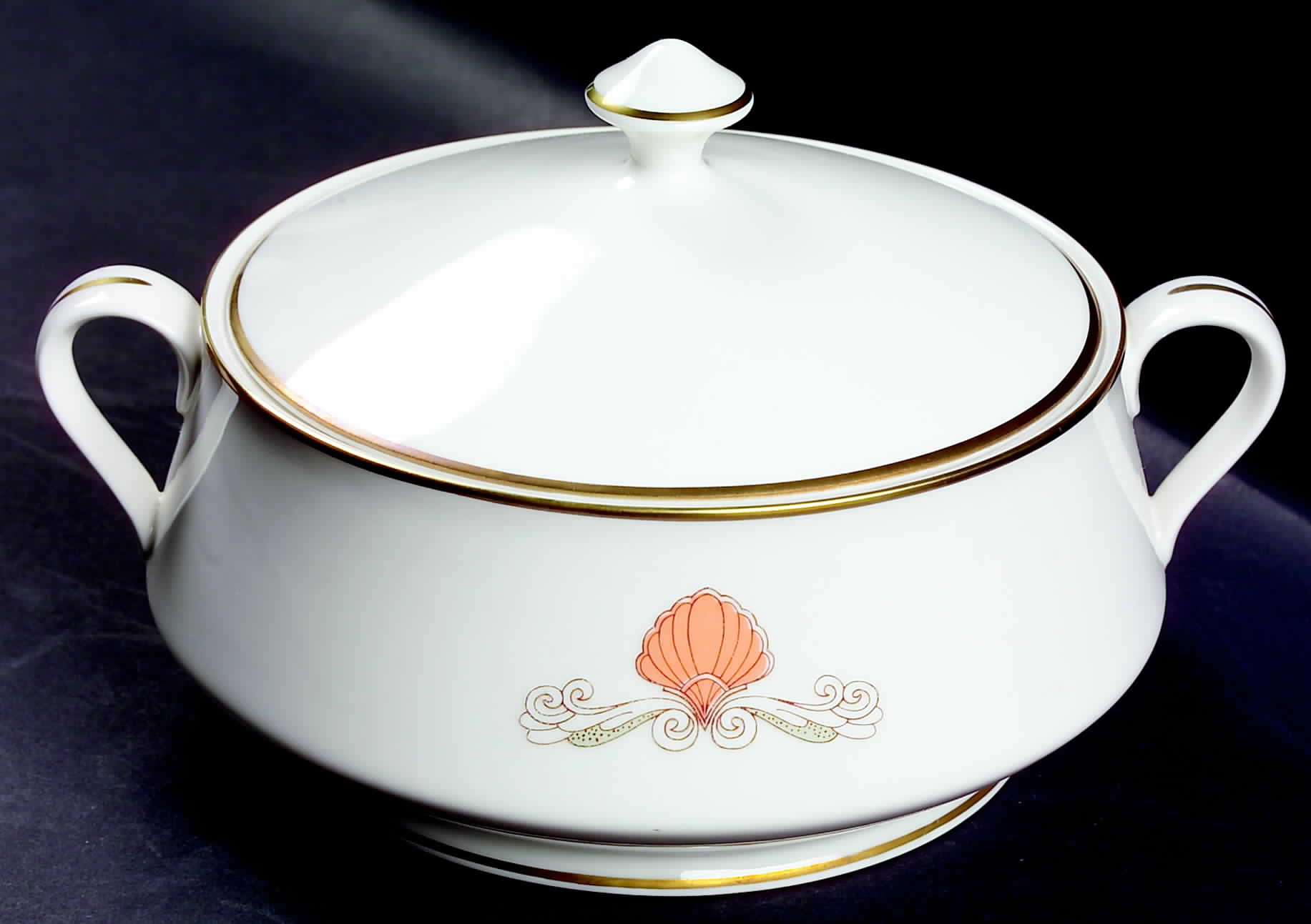 Palm Beach Round Covered Vegetable by Viletta-1