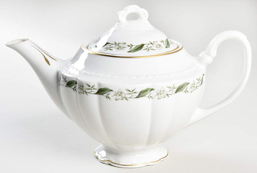 Old Charleston Teapot & Lid by Vogue-1