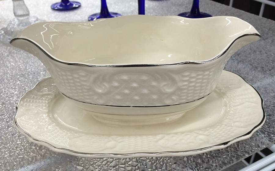 VOG28 Gravy Boat with Attached Underplate by Vogue-1