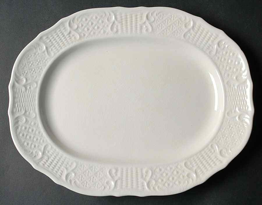 Washington Colonial 11" Oval Serving Platter by Vogue-1