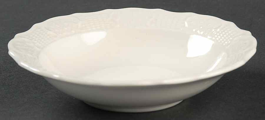 Washington Colonial Fruit/Dessert (Sauce) Bowl by Vogue-1