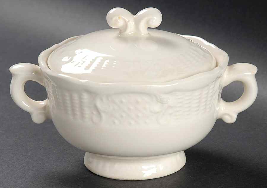 Washington Colonial Sugar Bowl & Lid by Vogue-1