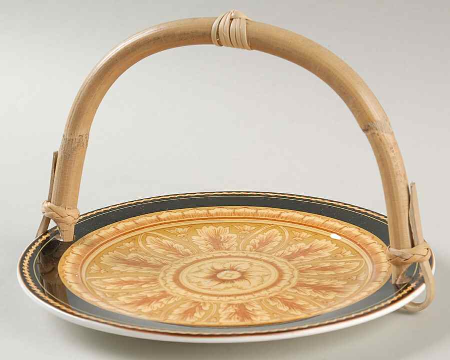 Renaissance 5 3/8"-5 5/8" Bamboo Handled Serving Plate  HC by Victoria & Beale-1