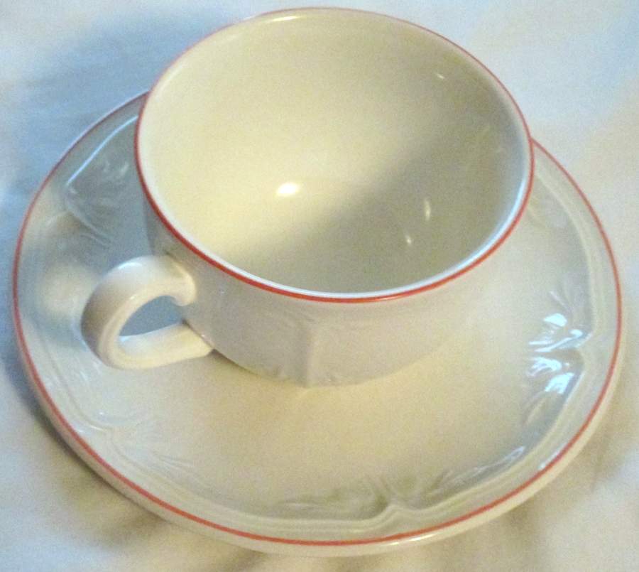 VIL29 Flat Cup & Saucer Set by Villeroy & Boch-1