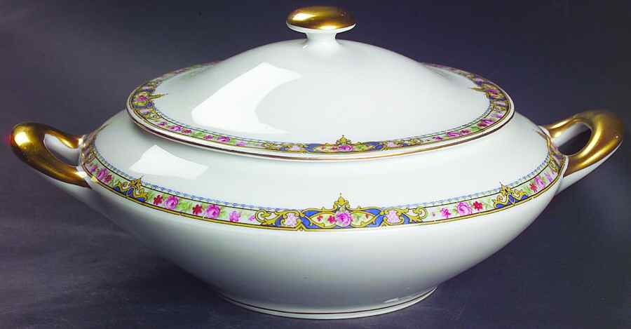 VIT118 Round Covered Vegetable by Victoria (Czech)-1