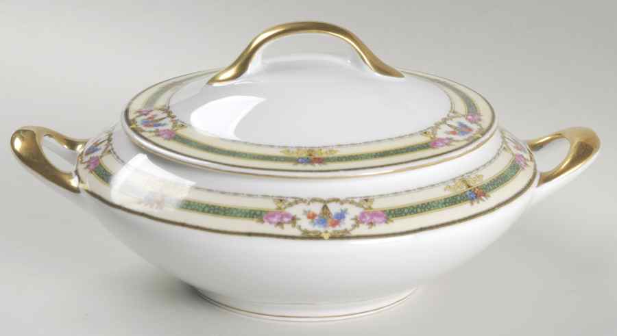 VIT121 Round Covered Vegetable by Victoria (Czech)-1