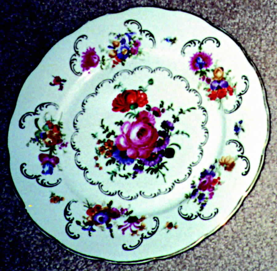 VIT126 Dinner Plate by Victoria (Czech)-1