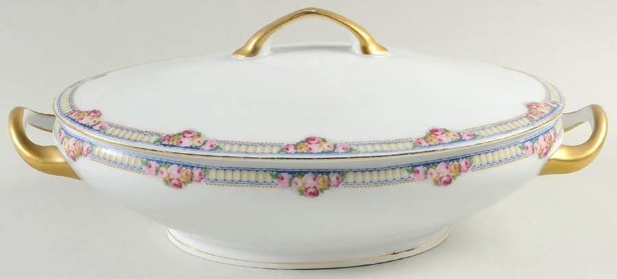 VIT127 Oval Covered Vegetable by Victoria (Czech)-1