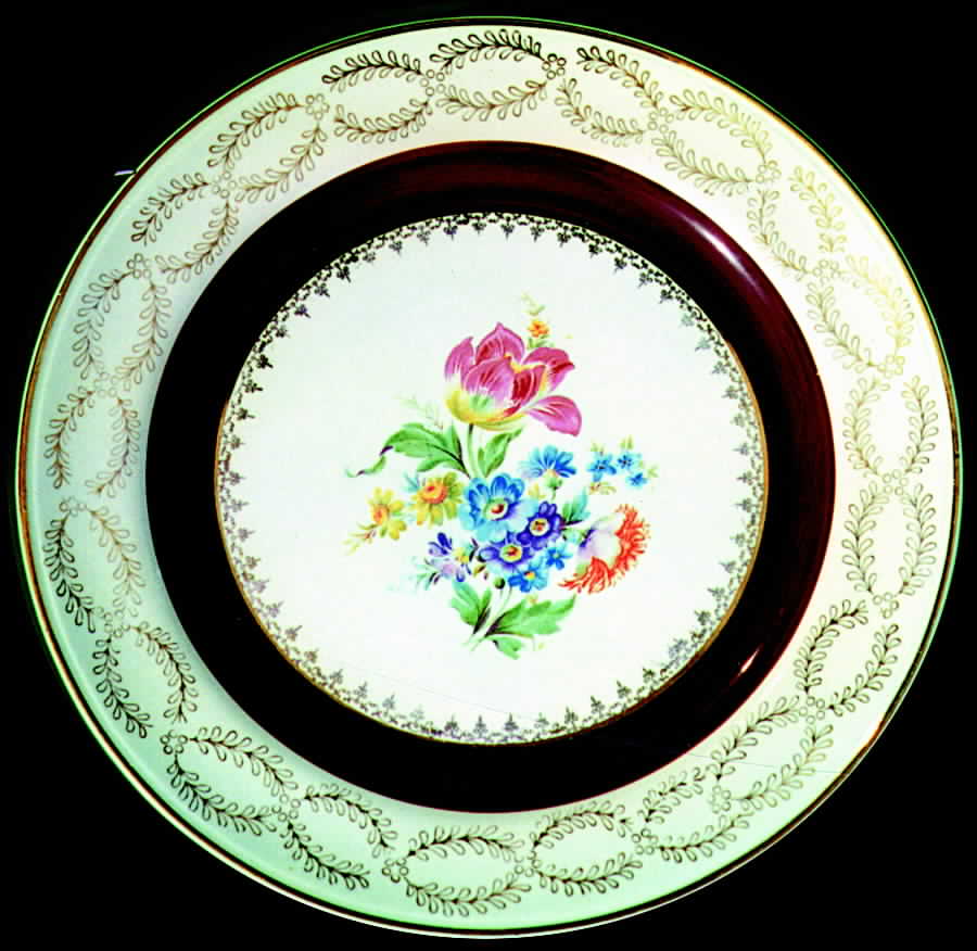VOG33 Dinner Plate by Vogue-1