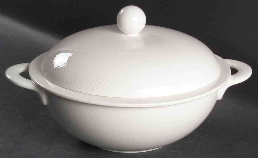 Tipo White Round Covered Vegetable by Villeroy & Boch-1