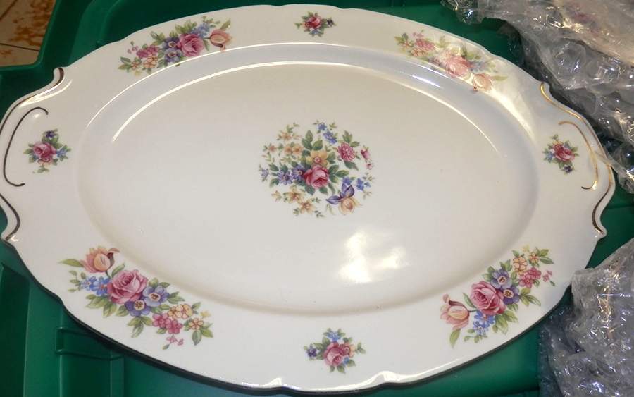 VIT131 16" Oval Serving Platter by Victoria (Czech)-1