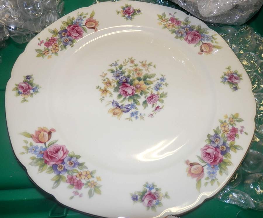 VIT131 Dinner Plate by Victoria (Czech)-1