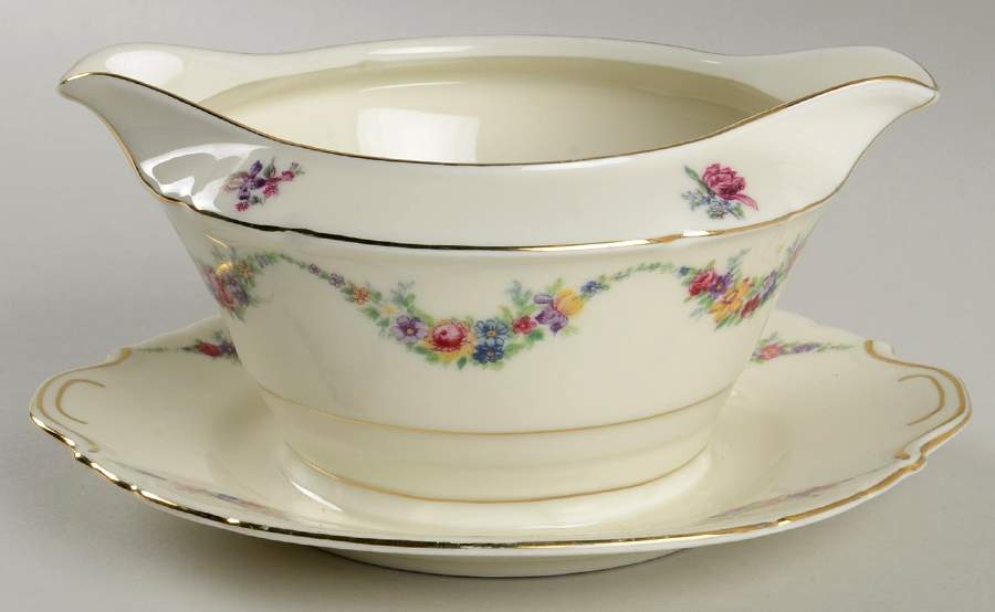 VIT138 Gravy Boat with Attached Underplate by Victoria (Czech)-1