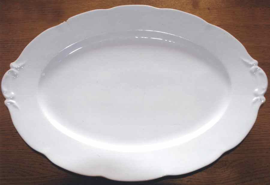 VTO16 14" Oval Serving Platter by Victoria (Austria)-1