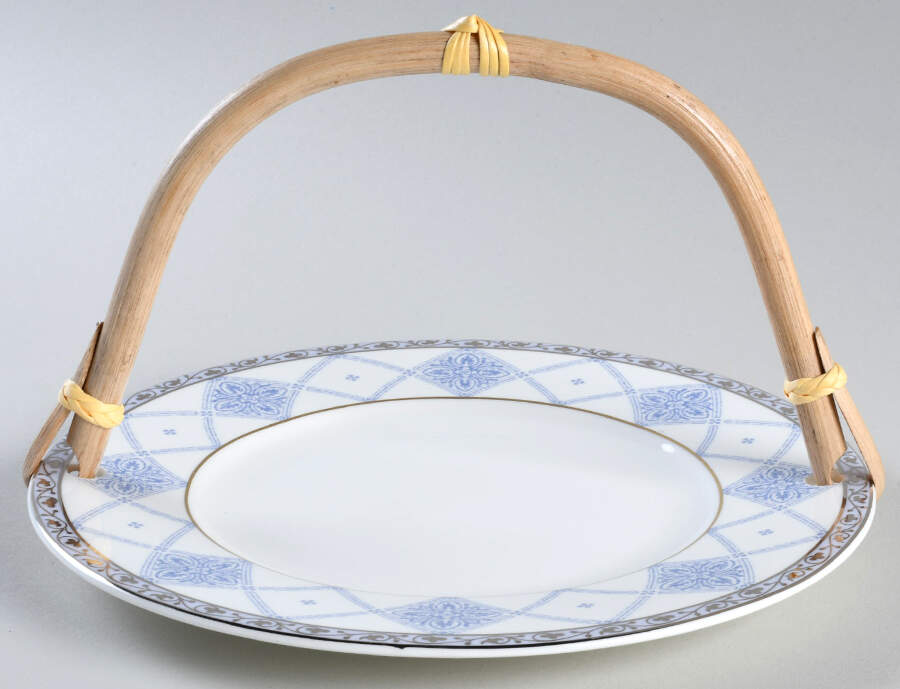 Azurea 5 3/8"-5 5/8" Bamboo Handled Serving Plate  HC by Villeroy & Boch-1