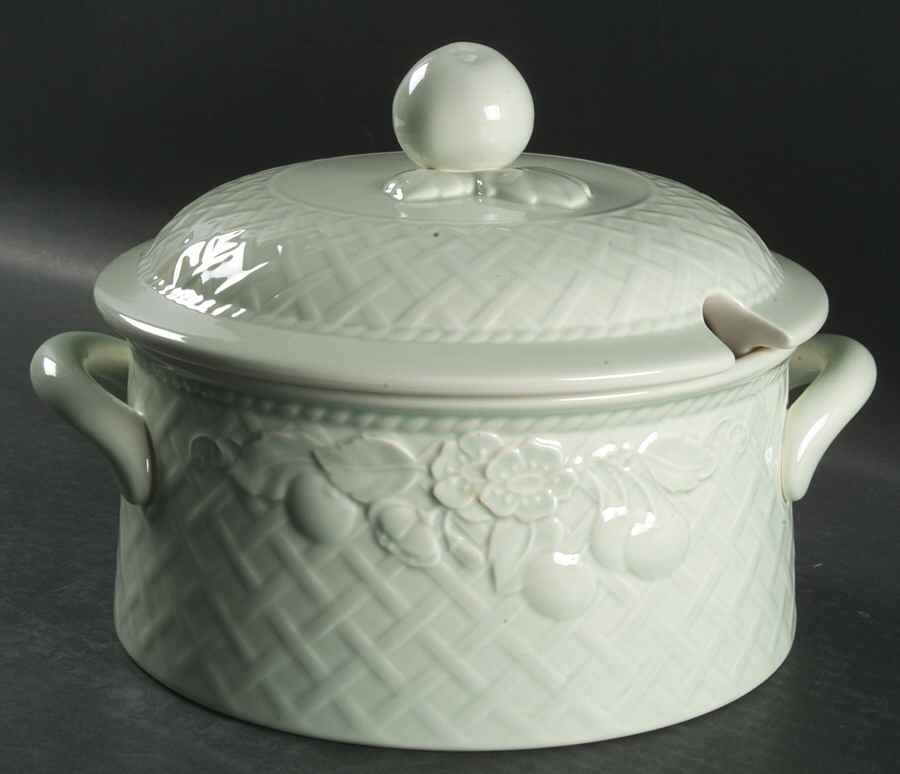 Piemont Primavera Round Covered Vegetable by Villeroy & Boch-1