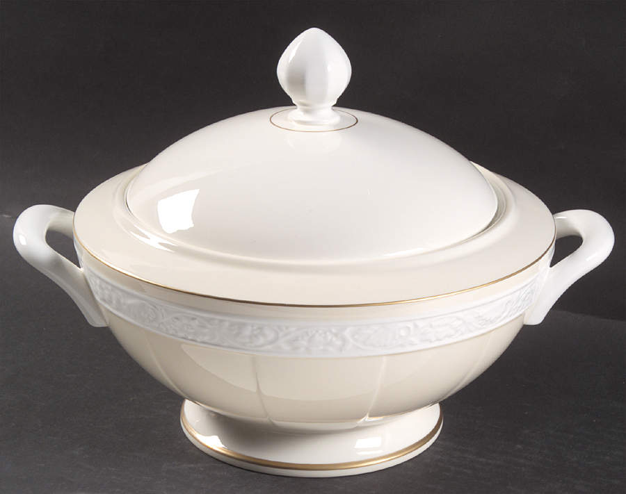 Ivoire Tureen &  Lid by Villeroy & Boch-1