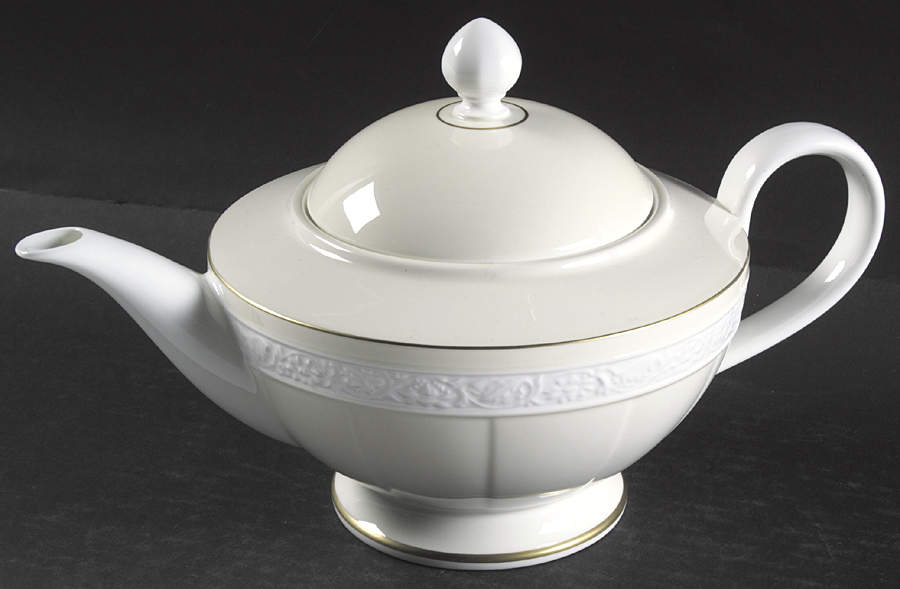 Ivoire Teapot & Lid by Villeroy & Boch-1