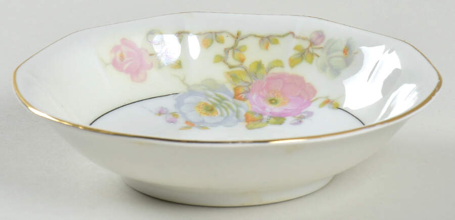 VIT147 Fruit/Dessert (Sauce) Bowl by Victoria (Czech)-1
