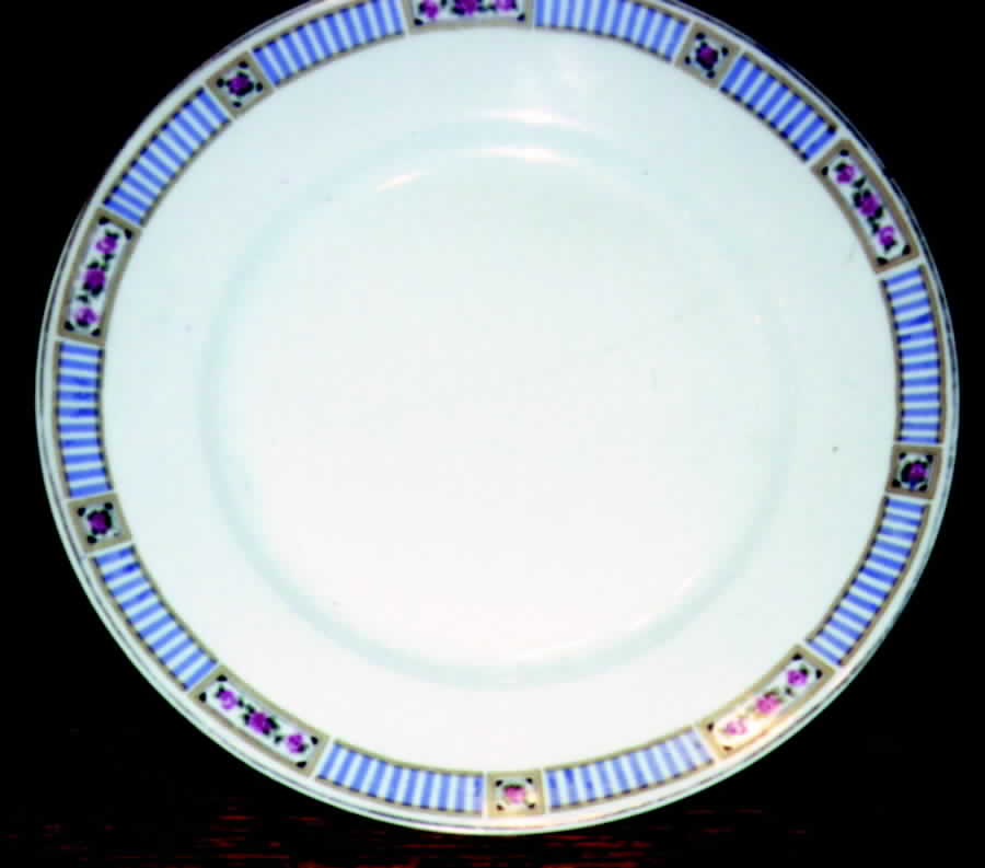 VIT151 Dinner Plate by Victoria (Czech)-1