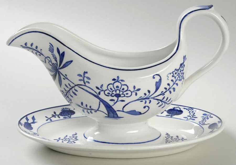 VIL57 Gravy Boat with Attached Underplate by Villeroy & Boch-1