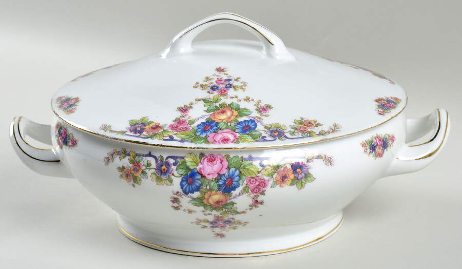 VIT156 Round Covered Vegetable by Victoria (Czech)-1