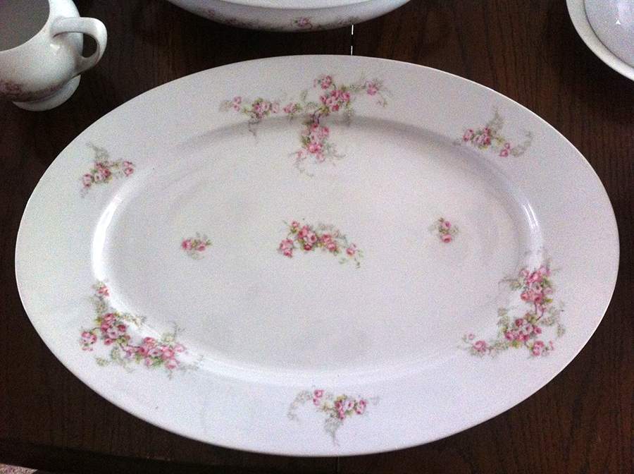 VTO102 16" Oval Serving Platter by Victoria (Austria)-1
