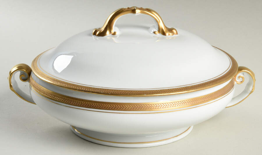 VIT167 Round Covered Vegetable by Victoria (Czech)-1